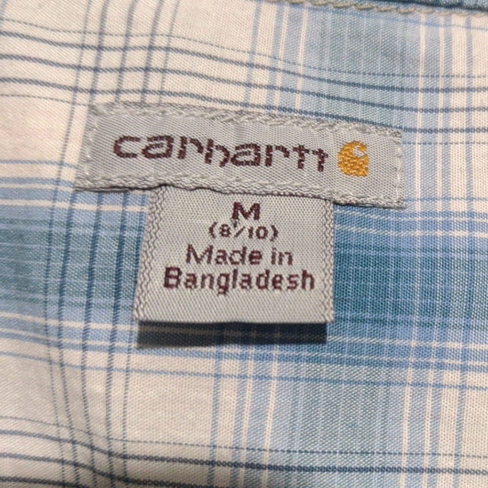 Women's button-front shirt with a relaxed fit